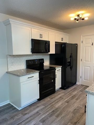 2492 Rafiki Dr, Clarksville, TN 37042