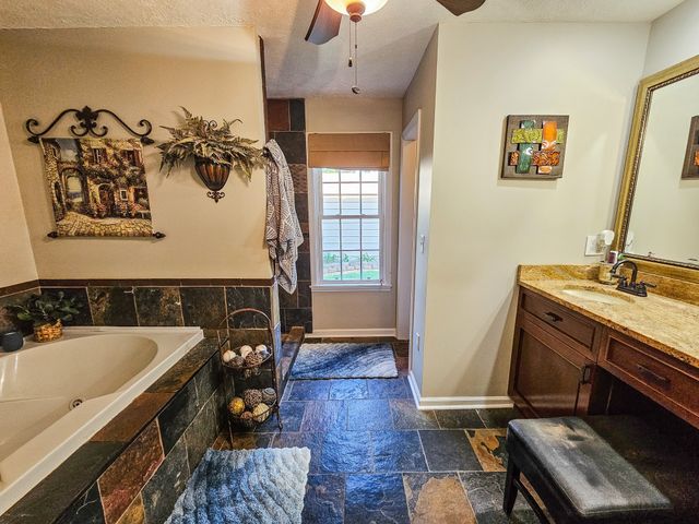1305 Horseshoe Dr, Lewisburg, TN 37091