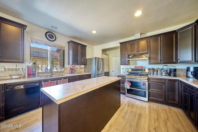 43521 Blossom Drive, Lancaster, CA 93536