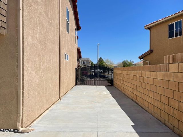 43521 Blossom Drive, Lancaster, CA 93536