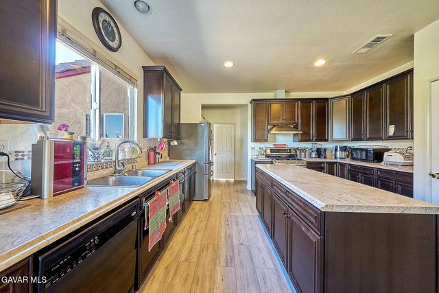 43521 Blossom Drive, Lancaster, CA 93536