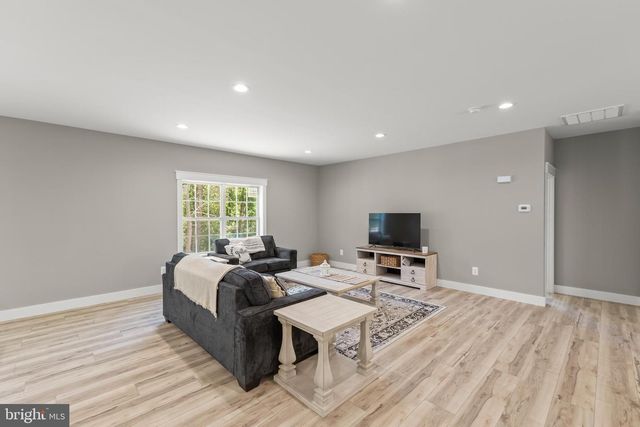831 AVANTI DR., Bunker Hill, WV 25413