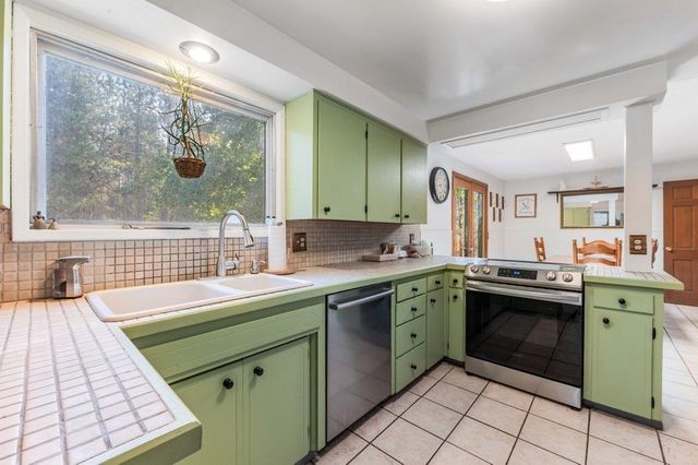 7327 S Cedar Rd, Spokane, WA 99224