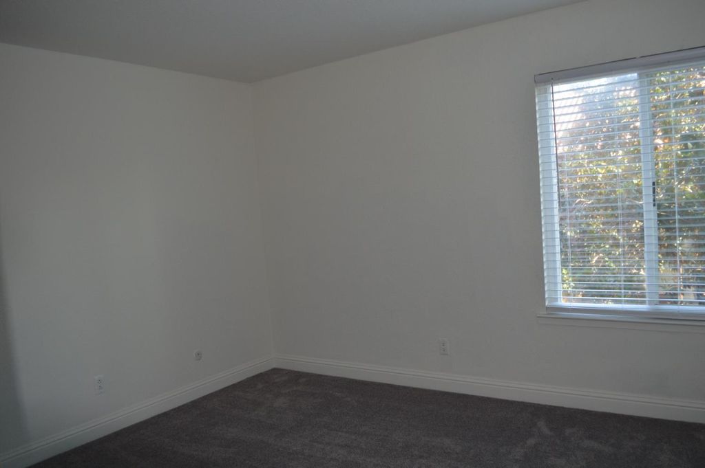 Image 10 of property listing at 2881 Huntington Boulevard # 235, Fresno, CA 93721