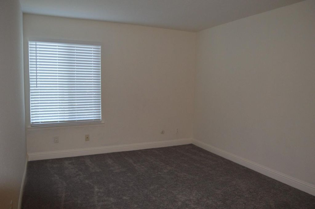 Image 11 of property listing at 2881 Huntington Boulevard # 235, Fresno, CA 93721