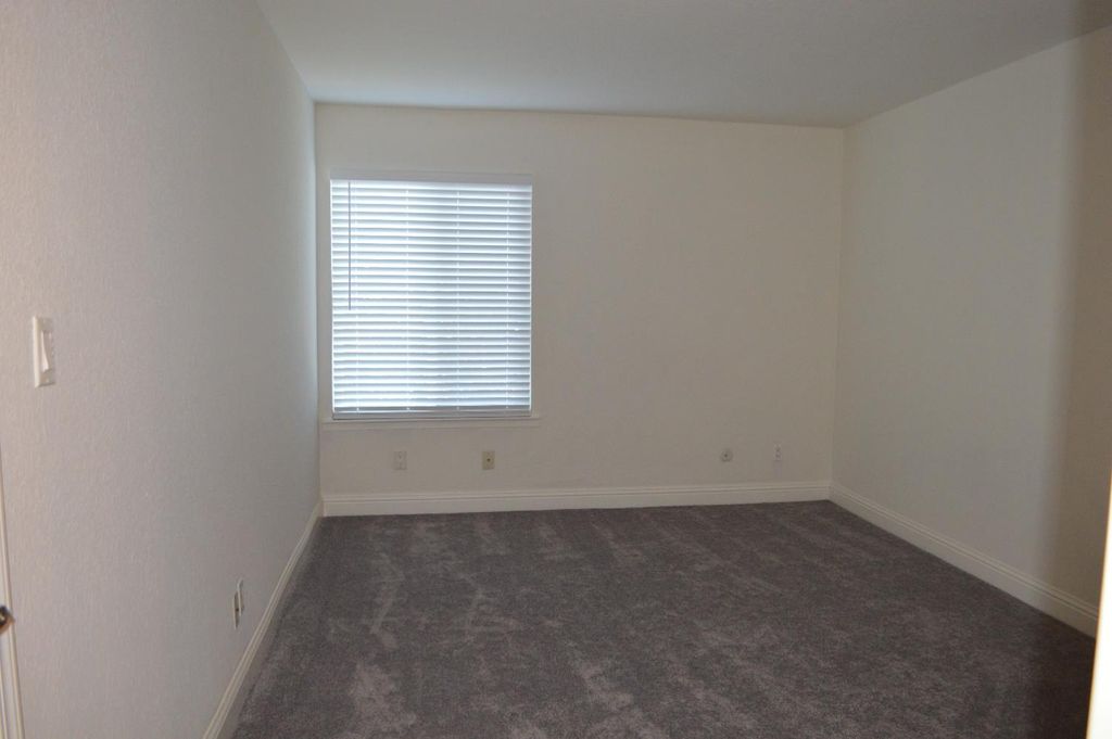 Image 15 of property listing at 2881 Huntington Boulevard # 235, Fresno, CA 93721