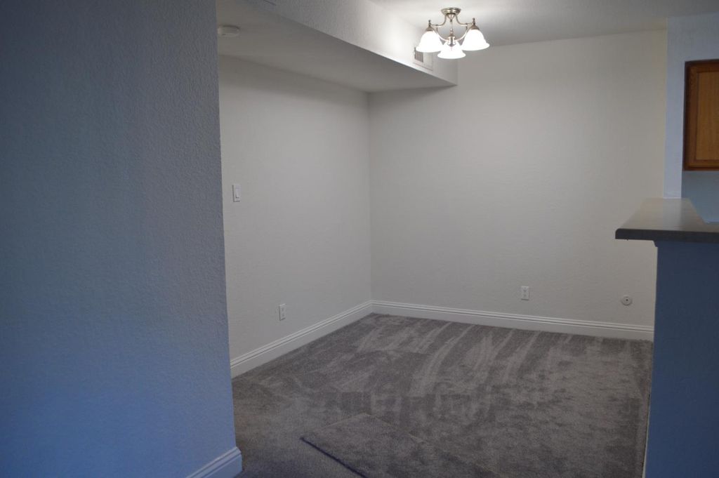 Image 16 of property listing at 2881 Huntington Boulevard # 235, Fresno, CA 93721