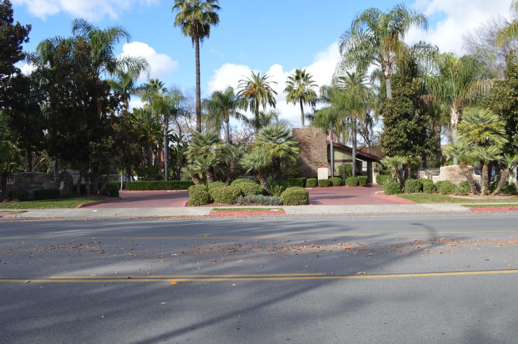 Image 19 of property listing at 2881 Huntington Boulevard # 235, Fresno, CA 93721