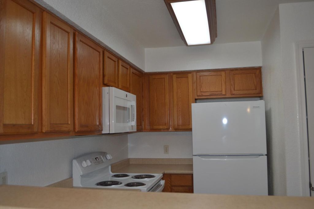 Image 2 of property listing at 2881 Huntington Boulevard # 235, Fresno, CA 93721