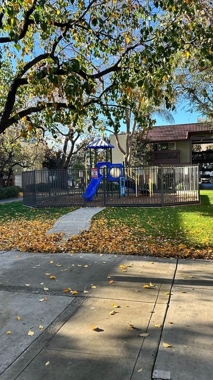 Image 21 of property listing at 2881 Huntington Boulevard # 235, Fresno, CA 93721