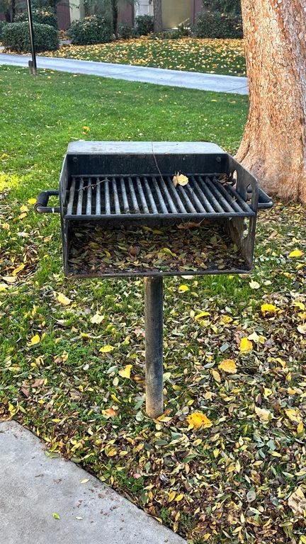 Image 23 of property listing at 2881 Huntington Boulevard # 235, Fresno, CA 93721