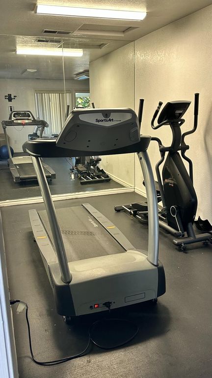 Image 26 of property listing at 2881 Huntington Boulevard # 235, Fresno, CA 93721