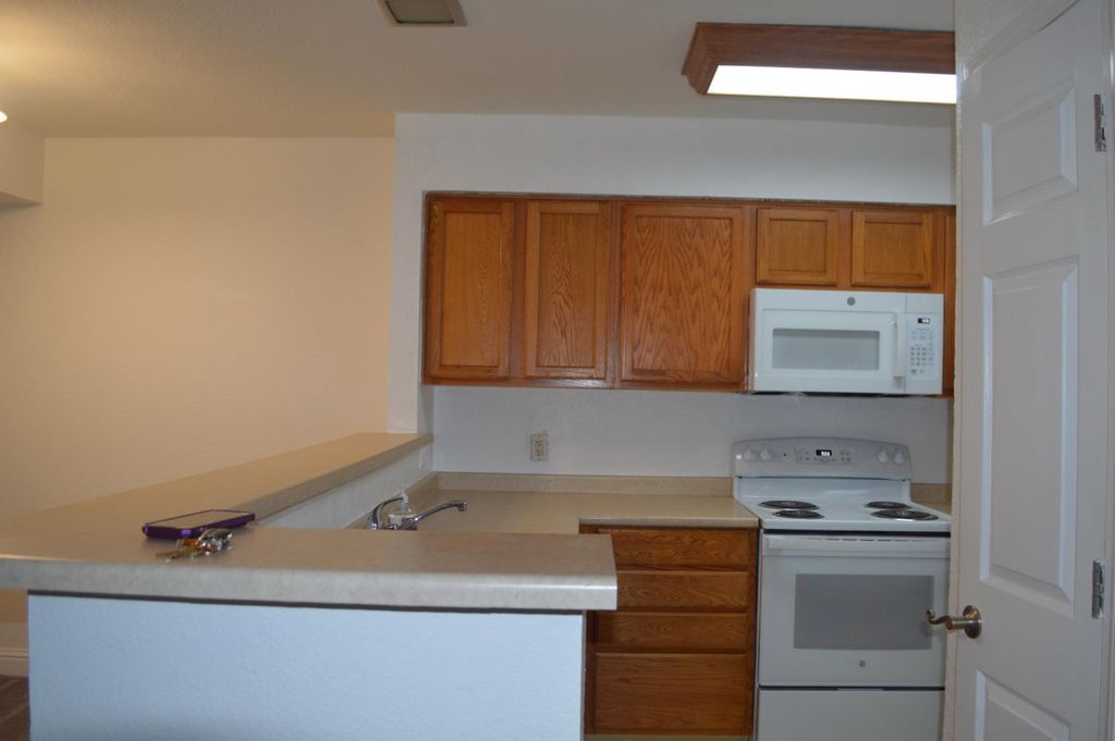 Image 3 of property listing at 2881 Huntington Boulevard # 235, Fresno, CA 93721