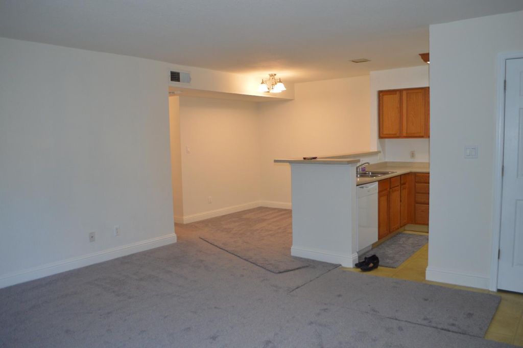 Image 4 of property listing at 2881 Huntington Boulevard # 235, Fresno, CA 93721