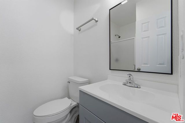 9545 Via Venezia, Los Angeles, CA 91504