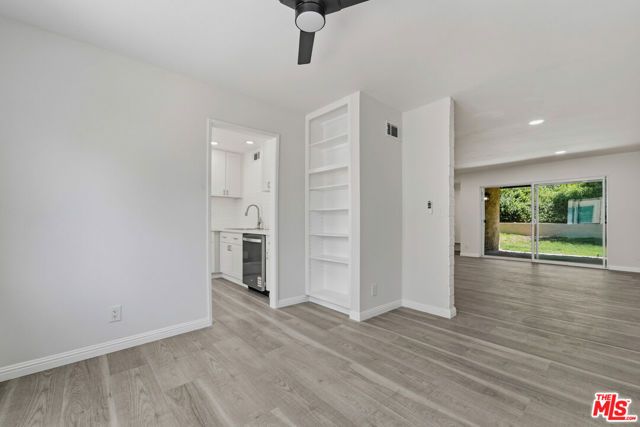 9545 Via Venezia, Los Angeles, CA 91504