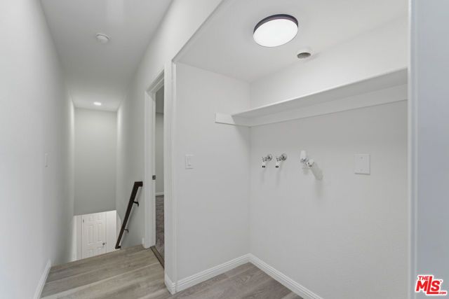 9545 Via Venezia, Los Angeles, CA 91504
