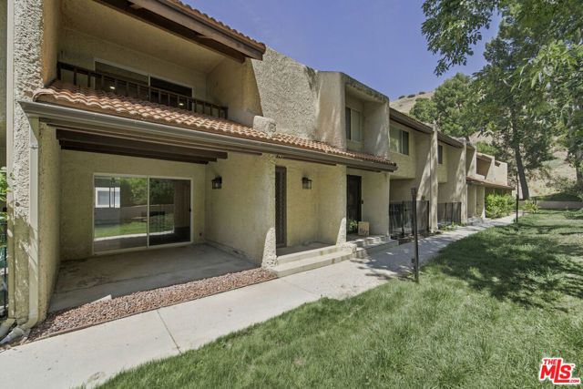 9545 Via Venezia, Los Angeles, CA 91504