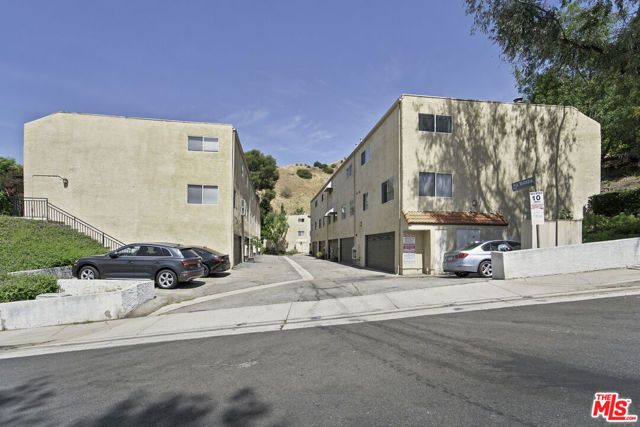 9545 Via Venezia, Los Angeles, CA 91504