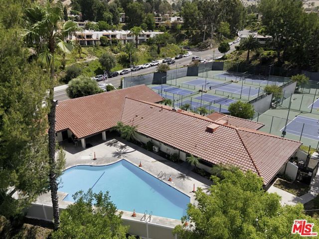 9545 Via Venezia, Los Angeles, CA 91504