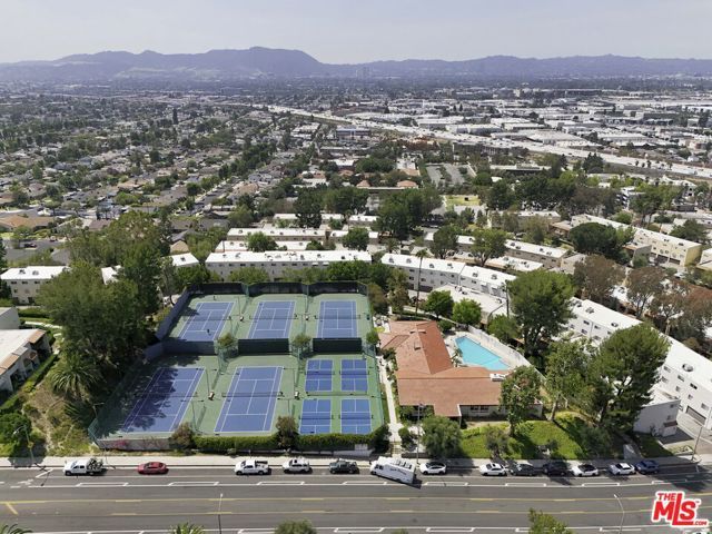9545 Via Venezia, Los Angeles, CA 91504