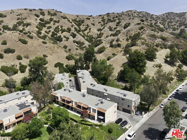 9545 Via Venezia, Los Angeles, CA 91504