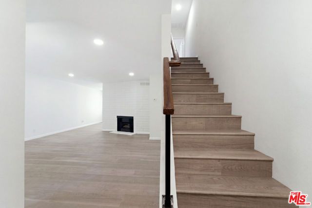 9545 Via Venezia, Los Angeles, CA 91504