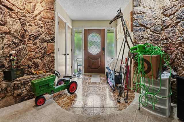 1215 Thunderbrook Drive, Desoto, TX 75115