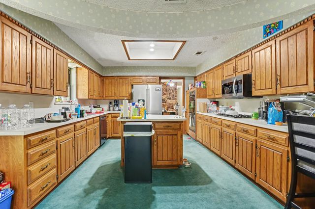 1215 Thunderbrook Drive, Desoto, TX 75115