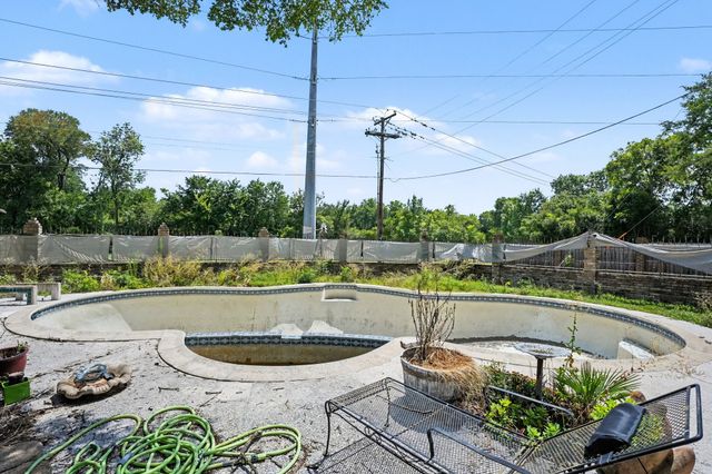 1215 Thunderbrook Drive, Desoto, TX 75115
