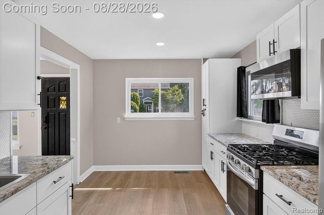 20349 Floral Street, Livonia, MI 48152