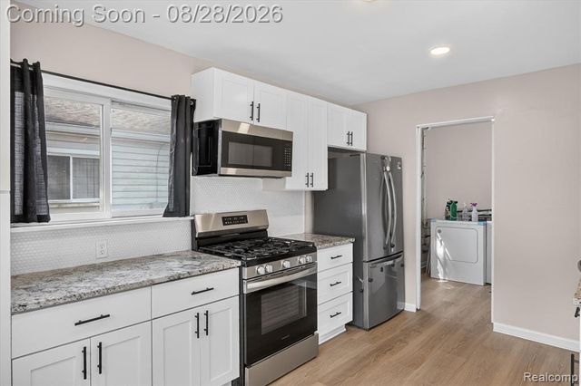 20349 Floral Street, Livonia, MI 48152