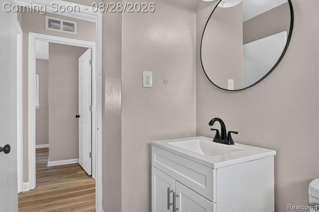 20349 Floral Street, Livonia, MI 48152