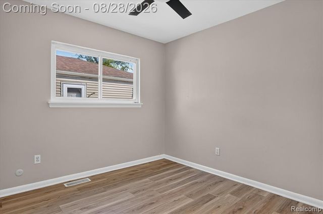 20349 Floral Street, Livonia, MI 48152