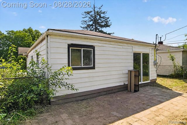 20349 Floral Street, Livonia, MI 48152