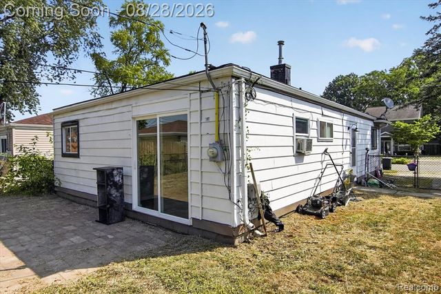 20349 Floral Street, Livonia, MI 48152