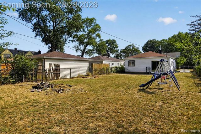 20349 Floral Street, Livonia, MI 48152