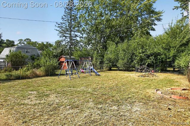 20349 Floral Street, Livonia, MI 48152