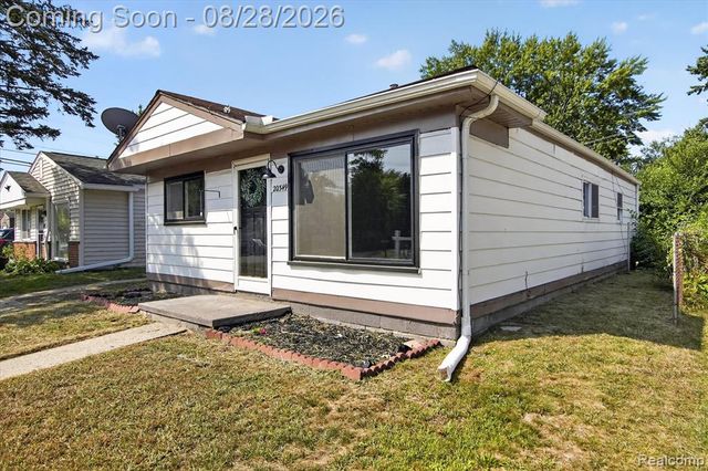 20349 Floral Street, Livonia, MI 48152