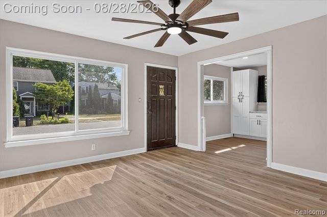 20349 Floral Street, Livonia, MI 48152