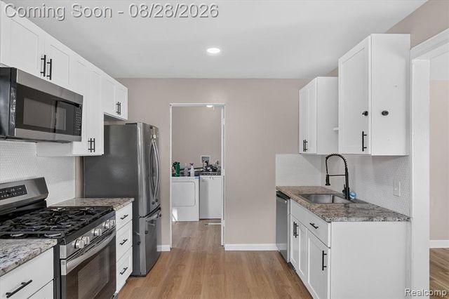20349 Floral Street, Livonia, MI 48152