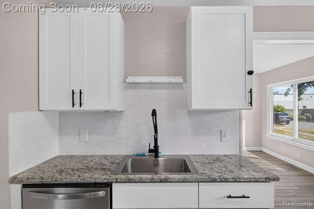 20349 Floral Street, Livonia, MI 48152