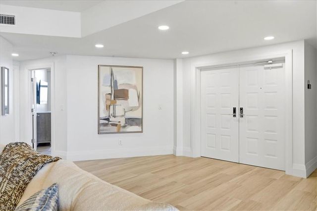 980 Cape Marco DR 706, Marco Island, FL 34145