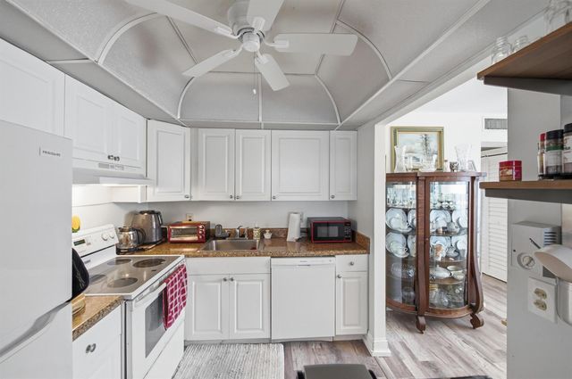 30 Waterford B, Delray Beach, FL 33446