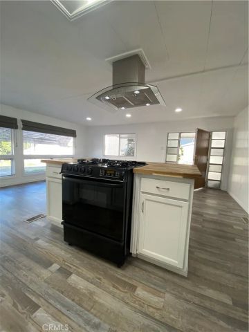 35 Orange Via, Anaheim, CA 92801