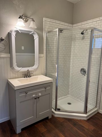 1261 N Glenn Avenue N, Fresno, CA 93728