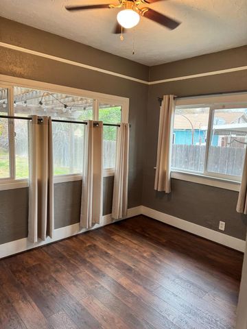 1261 N Glenn Avenue N, Fresno, CA 93728