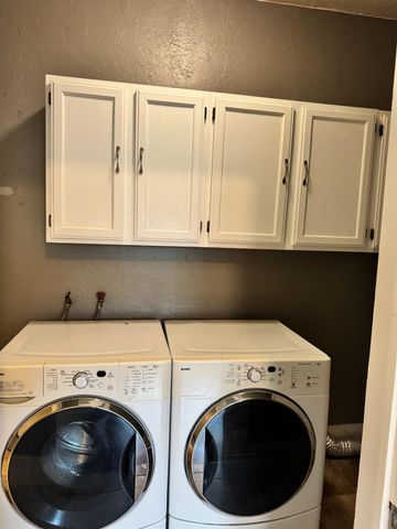 1261 N Glenn Avenue N, Fresno, CA 93728