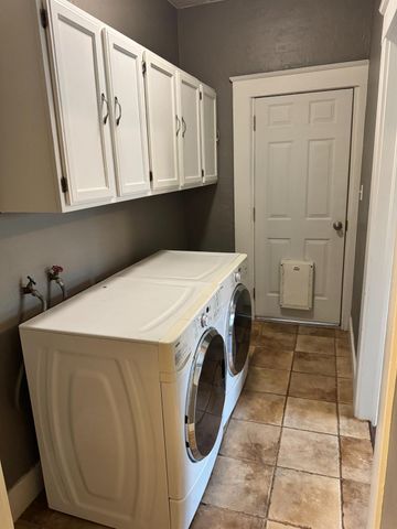 1261 N Glenn Avenue N, Fresno, CA 93728