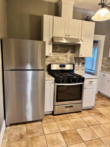 1261 N Glenn Avenue N, Fresno, CA 93728